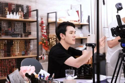 郑毅直播爆料视频播放,视频播放背后的惊人真相